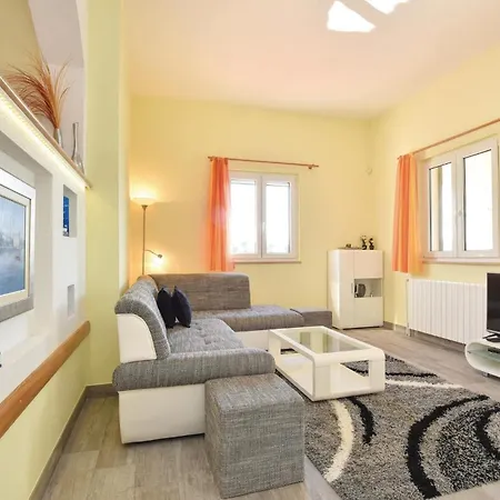 Holiday home Gorgeous In With Wifi Razanj